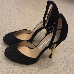 Diane Von Furstenberg Lucette black suede peep toe heels with a gold-tone 👵MT
